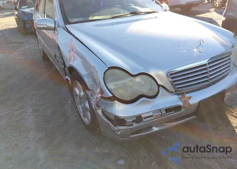 2003 Mercedes-Benz C 240 z USA, uszkodzony, nr VIN WDBRF61J33F343854